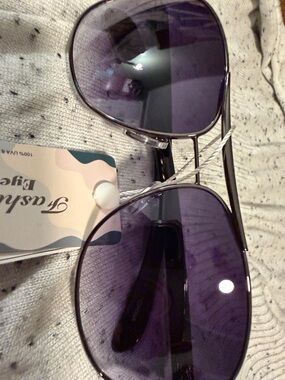 Men's Aviator Sunglasses with Purple Lenses